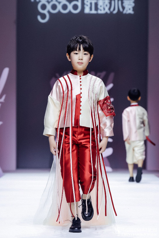红鼓小爱•笑容魔法——AW2021中国国际时装周全新发布