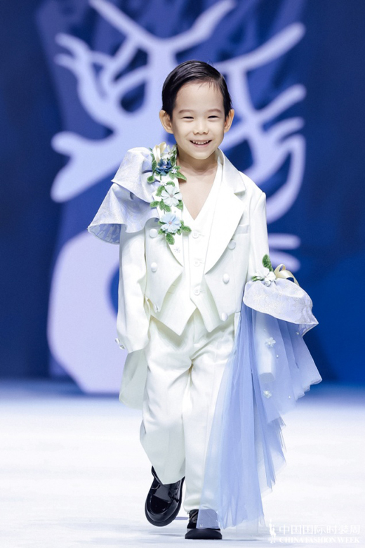 红鼓小爱•笑容魔法——AW2021中国国际时装周全新发布