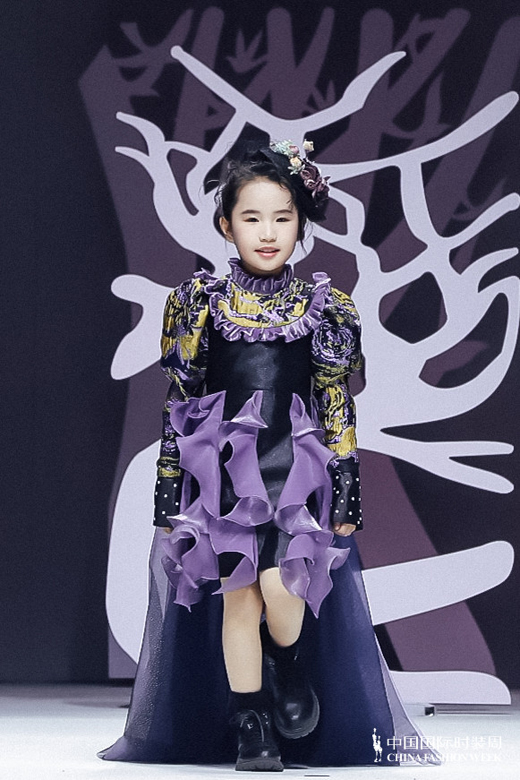 红鼓小爱•笑容魔法——AW2021中国国际时装周全新发布
