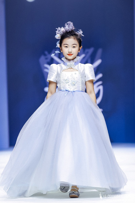 红鼓小爱•笑容魔法——AW2021中国国际时装周全新发布
