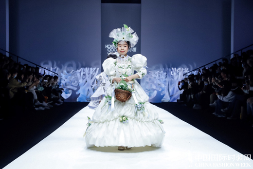 东兴资本配资 红鼓小爱•笑容魔法——AW2021中国国际时装周全新发布