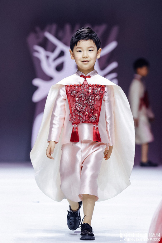 红鼓小爱•笑容魔法——AW2021中国国际时装周全新发布