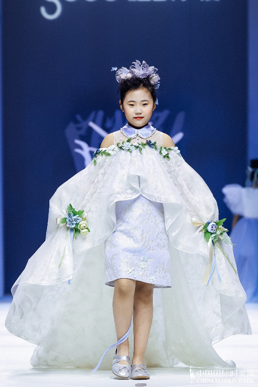 红鼓小爱•笑容魔法——AW2021中国国际时装周全新发布