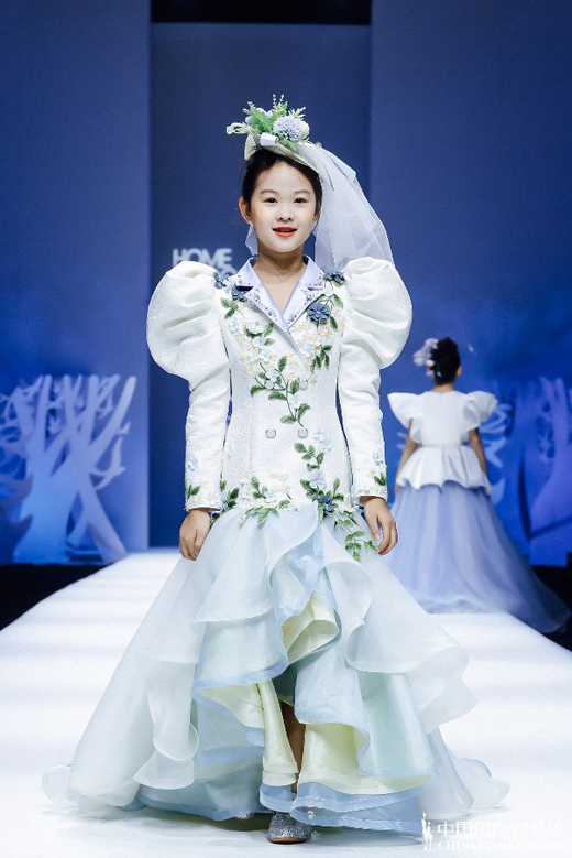 红鼓小爱•笑容魔法——AW2021中国国际时装周全新发布