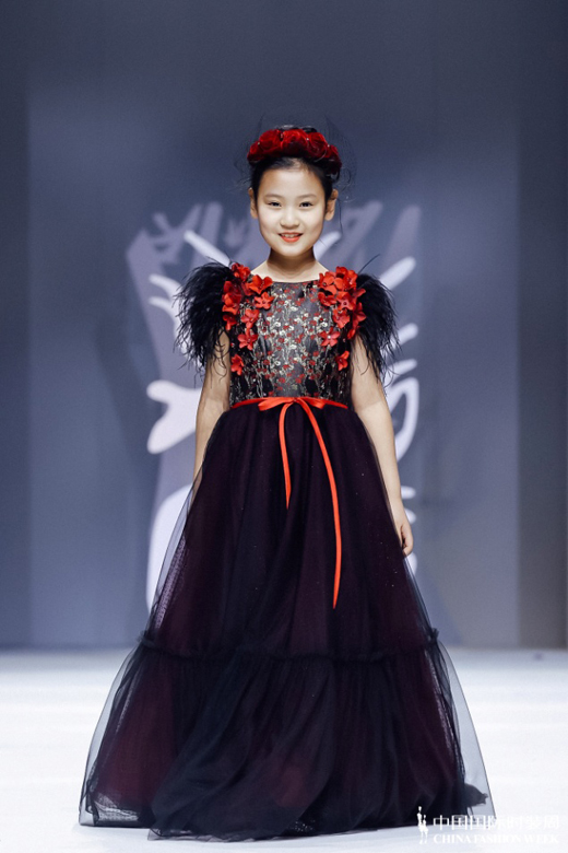 红鼓小爱•笑容魔法——AW2021中国国际时装周全新发布