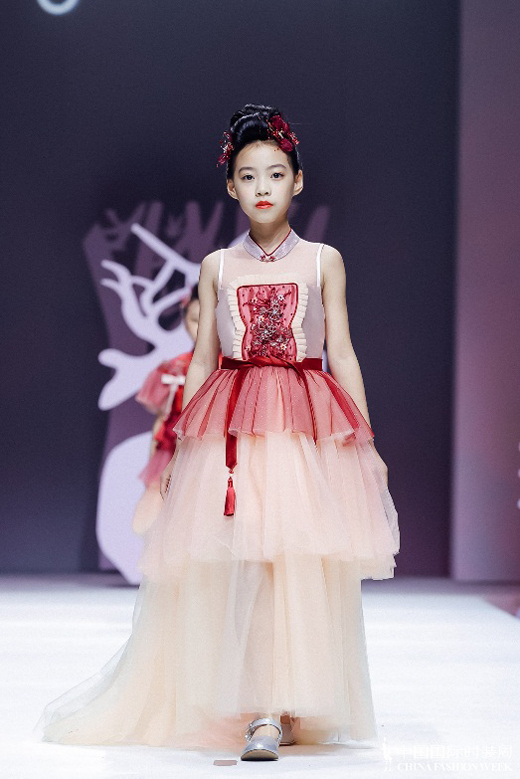 红鼓小爱•笑容魔法——AW2021中国国际时装周全新发布